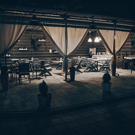 Palac Lacon Kazimierza Wielka Экстерьер фото