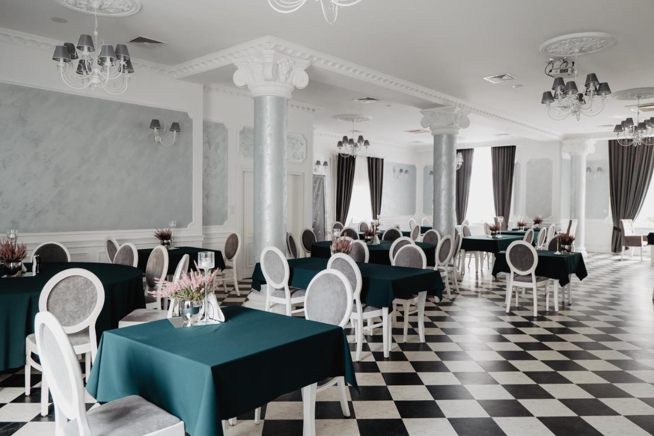Palac Lacon Kazimierza Wielka Экстерьер фото