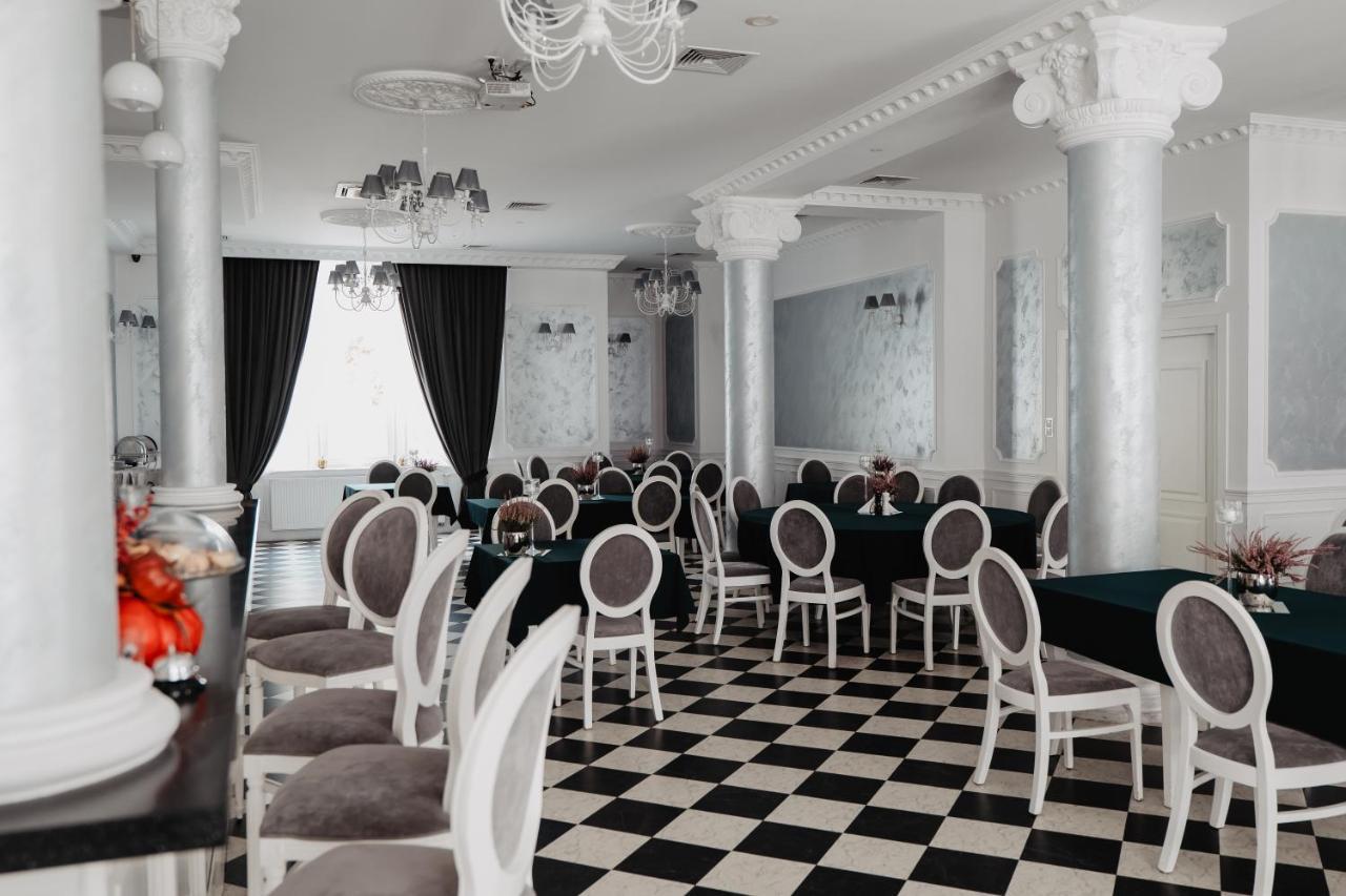 Palac Lacon Kazimierza Wielka Экстерьер фото