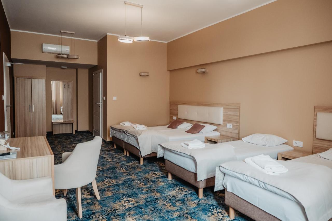 Palac Lacon Kazimierza Wielka Экстерьер фото